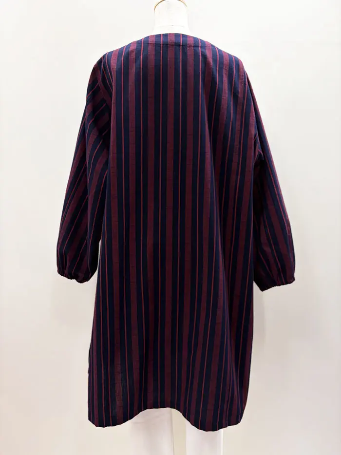 F1299】久留米絣 前開き割烹着ブラウス（紺に赤ストライプ） | 久留米